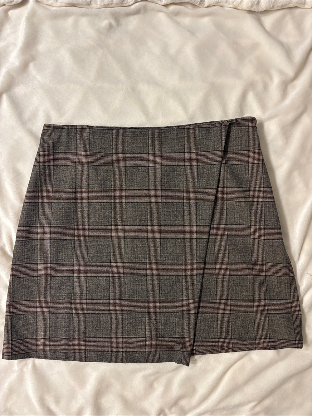 Old Navy Plaid Mini Skirt in Gray with Red Stripes